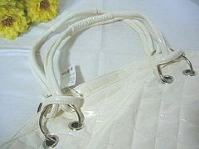 《New》<半額以下値下げ>エナメルキルティング★ショルダートートバッグ<ホワイト> < 女性ファッション 《New》<半額以下値下げ>エナメルキルティング★ショルダートートバッグ<ホワイト> < 女性ファッションの