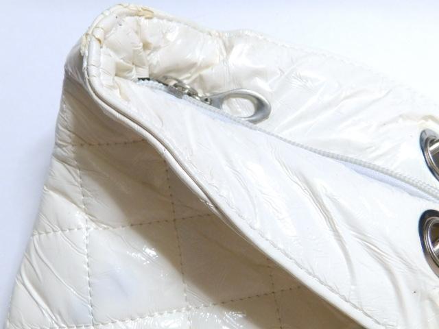 《New》<半額以下値下げ>エナメルキルティング★ショルダートートバッグ<ホワイト> < 女性ファッション 《New》<半額以下値下げ>エナメルキルティング★ショルダートートバッグ<ホワイト> < 女性ファッションの