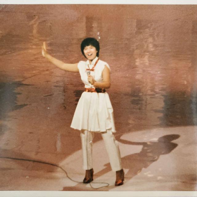 込み★超激レア★40年以上前の物★榊原郁恵さんの生写真★2枚★ < タレントグッズ  込み★超激レア★40年以上前の物★榊原郁恵さんの生写真★2枚★ < タレントグッズの