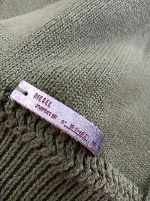 DIESEL★くすみ緑.深緑★前ボタンニットセーター★新品同様★男女★異素材★カッコイイ素敵オシャレ★ディーゼル★定価4万近く★ < ブランド  DIESEL★くすみ緑.深緑★前ボタンニットセーター★新品同様★男女★異素材★カッコイイ素敵オシャレ★ディーゼル★定価4万近く★ < ブランドの