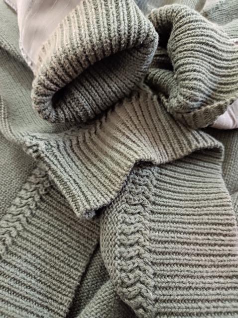 DIESEL★くすみ緑.深緑★前ボタンニットセーター★新品同様★男女★異素材★カッコイイ素敵オシャレ★ディーゼル★定価4万近く★ < ブランド  DIESEL★くすみ緑.深緑★前ボタンニットセーター★新品同様★男女★異素材★カッコイイ素敵オシャレ★ディーゼル★定価4万近く★ < ブランドの