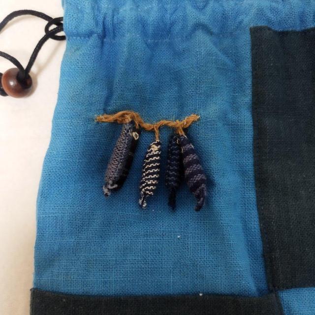 藍染 木綿 鯉のぼり めざし パッチワークきんちゃくポーチ < 女性ファッション  藍染 木綿 鯉のぼり めざし パッチワークきんちゃくポーチ < 女性ファッションの