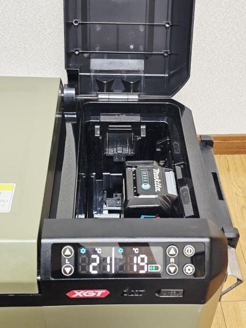 マキタ 充電式保冷温庫 CW004G オリーブ 29L < 家電/AV  マキタ 充電式保冷温庫 CW004G オリーブ 29L < 家電/AVの