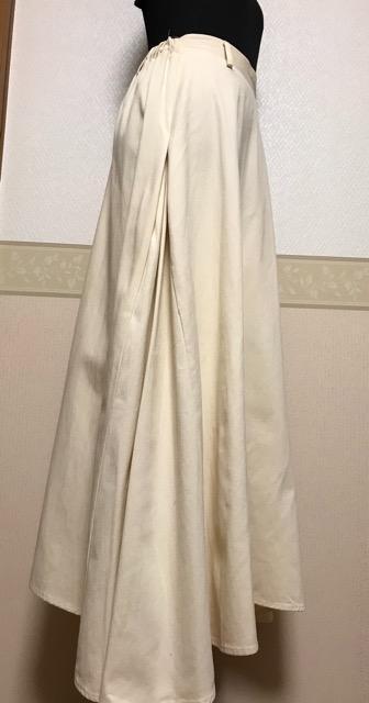 URBAN RESEARCH ボリューム フレアスカート  アイボリー  未使用 タグ付き < ブランド  URBAN RESEARCH ボリューム フレアスカート  アイボリー  未使用 タグ付き < ブランドの