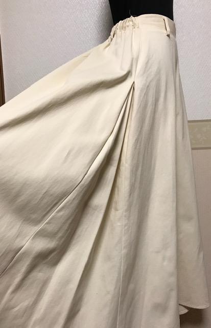 URBAN RESEARCH ボリューム フレアスカート  アイボリー  未使用 タグ付き < ブランド  URBAN RESEARCH ボリューム フレアスカート  アイボリー  未使用 タグ付き < ブランドの
