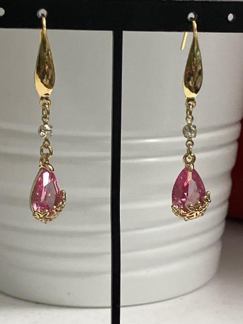 ハンドメイド しずくのチャームを使用したピアス < 女性ファッション  ハンドメイド しずくのチャームを使用したピアス  < 女性ファッションの