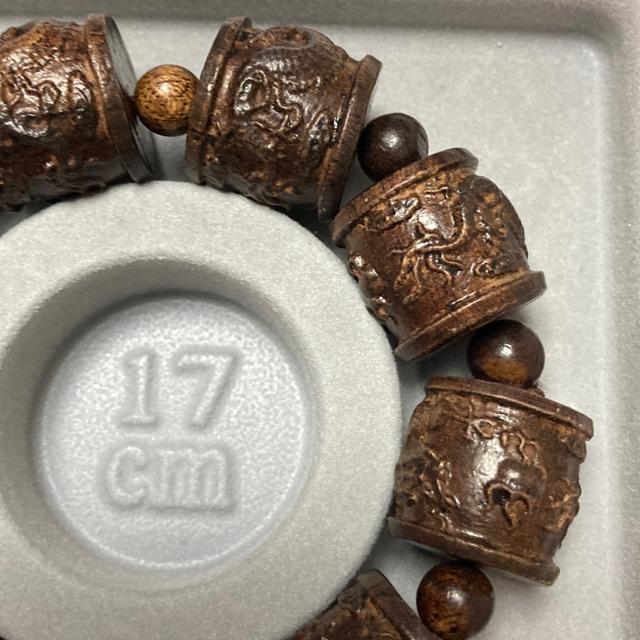 天然木 沈香(香木)に九頭の龍を彫り込んだブレスレット19cm < 男性アクセサリー/時計  天然木 沈香(香木)に九頭の龍を彫り込んだブレスレット19cm < 男性アクセサリー/時計の