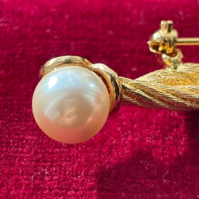 【美品】Christian Dior クリスチャンディーオル フェイクパール ブローチ Dior ゴールド アクセサリー < 女性アクセサリー/時計 【美品】Christian Dior クリスチャンディーオル フェイクパール ブローチ Dior ゴールド アクセサリー < 女性アクセサリー/時計の