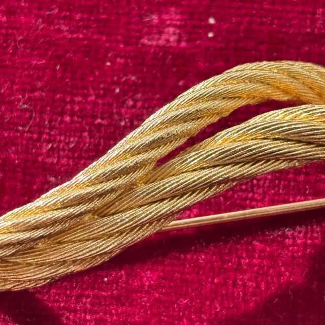 【美品】Christian Dior クリスチャンディーオル フェイクパール ブローチ Dior ゴールド アクセサリー < 女性アクセサリー/時計 【美品】Christian Dior クリスチャンディーオル フェイクパール ブローチ Dior ゴールド アクセサリー < 女性アクセサリー/時計の