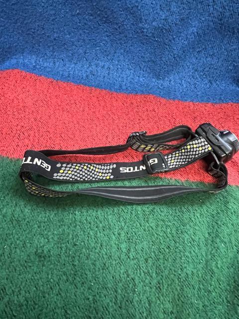 GENTOS(ジェントス) LED ヘッドライト WS-100H 【明るさ550ルーメン/実用点灯2時間】 BLACK < 家電/AV GENTOS(ジェントス) LED ヘッドライト WS-100H 【明るさ550ルーメン/実用点灯2時間】 BLACK < 家電/AVの