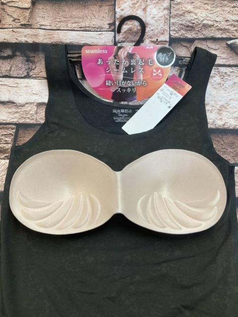 縫い目が無いのでアウターにひびきにくい!圧着機能で素肌にフィット!快適・裏起毛カップ付きタンクトップ(2色から)1枚 < 女性ファッション 縫い目が無いのでアウターにひびきにくい!圧着機能で素肌にフィット!快適・裏起毛カップ付きタンクトップ(2色から)1枚 < 女性ファッションの