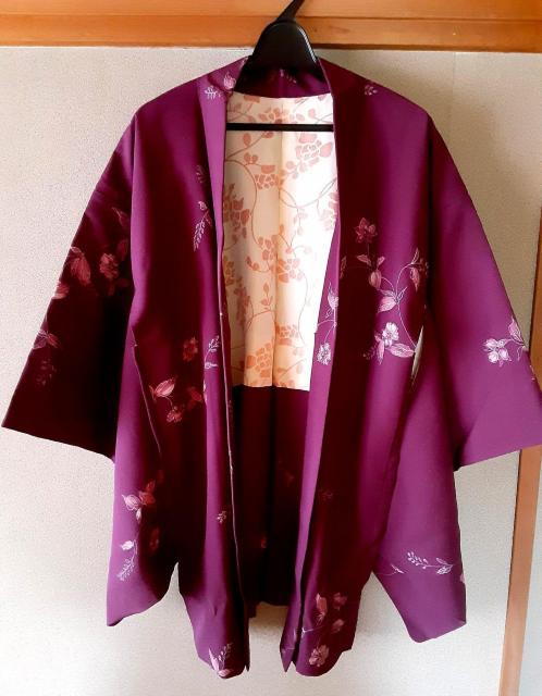 着物 羽織 パープル 紫 花柄 ピンク 和服 きもの 呉服 羽織りレトロ 昭和 大正 < 女性ファッション  着物 羽織 パープル 紫 花柄 ピンク 和服 きもの 呉服 羽織りレトロ 昭和 大正  < 女性ファッションの