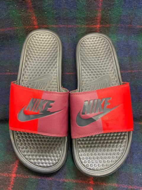 NIKE ナイキ ベナッシ サンダル レッド系 26センチ < ブランド  NIKE ナイキ ベナッシ サンダル レッド系 26センチ  < ブランドの