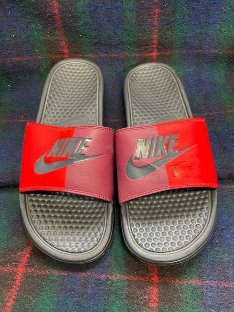 NIKE ナイキ ベナッシ サンダル レッド系 26センチ < ブランド  NIKE ナイキ ベナッシ サンダル レッド系 26センチ < ブランドの