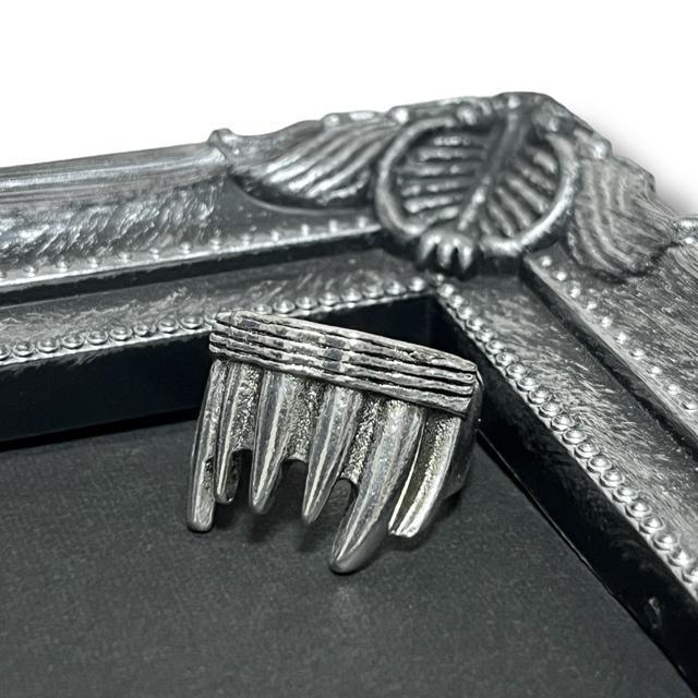 【新品】牙デザインシルバーフリーリング < 男性アクセサリー/時計 【新品】牙デザインシルバーフリーリング < 男性アクセサリー/時計の