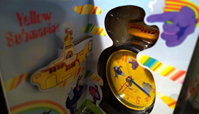 ビートルズ イエローサブマリン クロック 置き時計 1999年 < タレントグッズ ビートルズ イエローサブマリン クロック 置き時計 1999年 < タレントグッズの