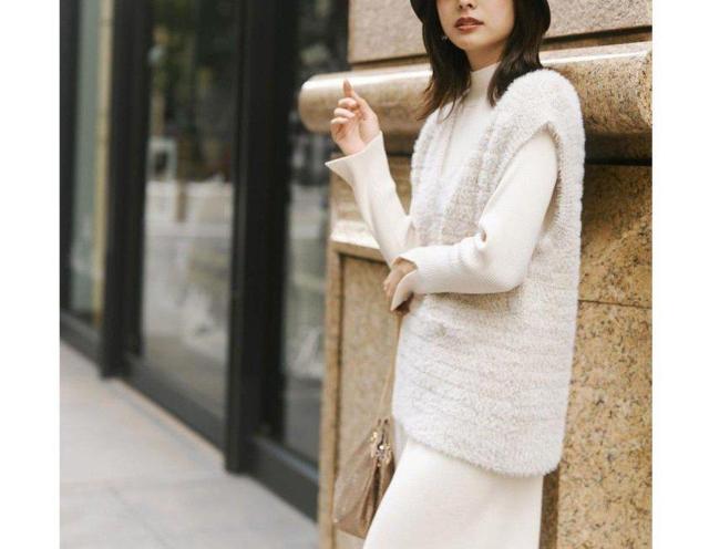 Vanilla Studioベスト★ゆったりふわふわシルバーベスト/新品♪ < 女性ファッション Vanilla Studioベスト★ゆったりふわふわシルバーベスト/新品♪ < 女性ファッションの