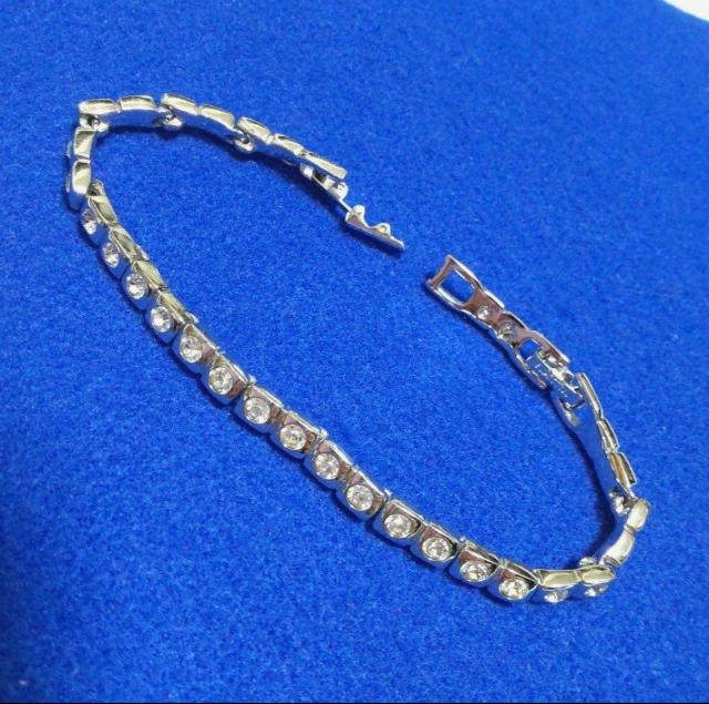 Swarovski クリスタル ブレスレット、美品(延長パーツ付) < ブランド Swarovski クリスタル ブレスレット、美品(延長パーツ付) < ブランドの