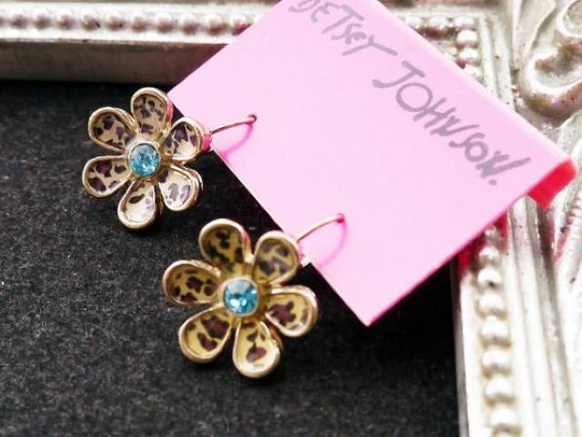 新品ゴスロリ姫系 迷彩お花ピアス BETSEY JOHNSON < 女性アクセサリー/時計 新品ゴスロリ姫系 迷彩お花ピアス BETSEY JOHNSON < 女性アクセサリー/時計の
