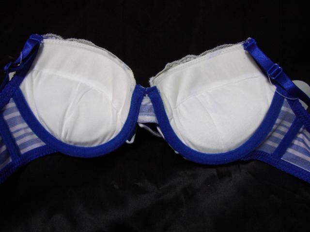 �u���[�ƃz���C�g����X�g���C�v�b�V�O�l���C���[����