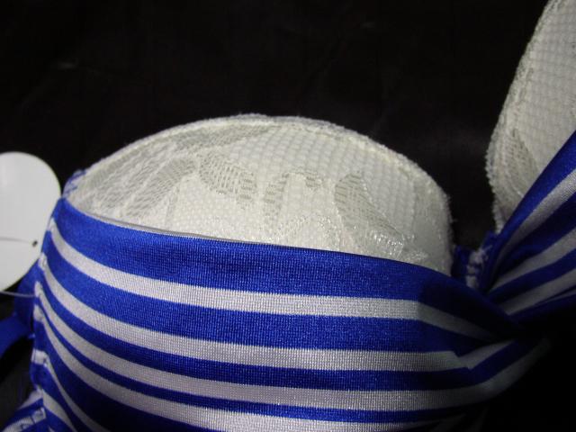 �u���[�ƃz���C�g����X�g���C�v�b�V�O�l���C���[����