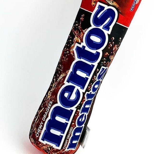 mentos メントス アームレストクッション&画面クリーナー フレッシュコーラ fresh cola < PC本体/周辺機器  mentos メントス アームレストクッション&画面クリーナー フレッシュコーラ fresh cola < PC本体/周辺機器の