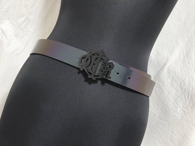 正規レア ディオールオム CDR ロゴバックル シャイニーグラデーションレザーベルト 紫系黒 85 80~90 メンズ 男女兼用可 < ブランド 正規レア ディオールオム CDR ロゴバックル シャイニーグラデーションレザーベルト 紫系黒 85 80~90 メンズ 男女兼用可 < ブランドの