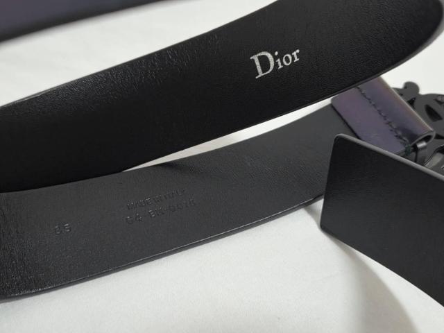 正規レア ディオールオム CDR ロゴバックル シャイニーグラデーションレザーベルト 紫系黒 85 80~90 メンズ 男女兼用可 < ブランド 正規レア ディオールオム CDR ロゴバックル シャイニーグラデーションレザーベルト 紫系黒 85 80~90 メンズ 男女兼用可 < ブランドの