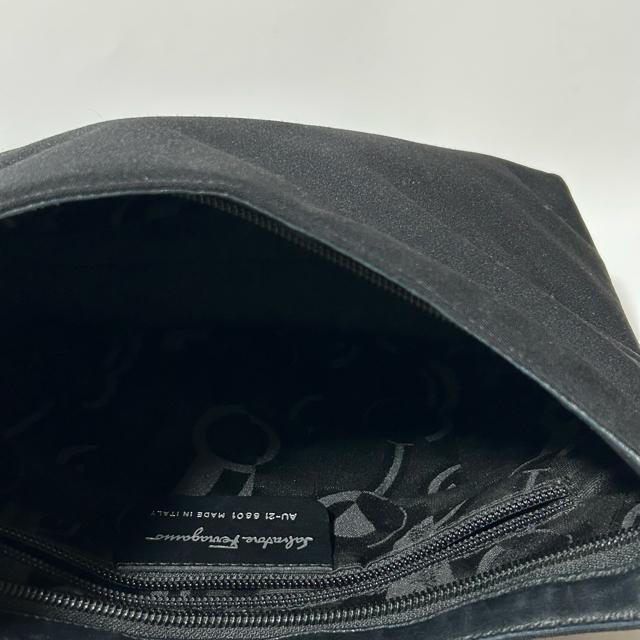 美品 Salvatore Ferragamo フェラガモ ヴァラチェーン ショルダーバッグ AU-21 8801 ナイロン < ブランド 美品 Salvatore Ferragamo フェラガモ ヴァラチェーン ショルダーバッグ AU-21 8801 ナイロン < ブランドの