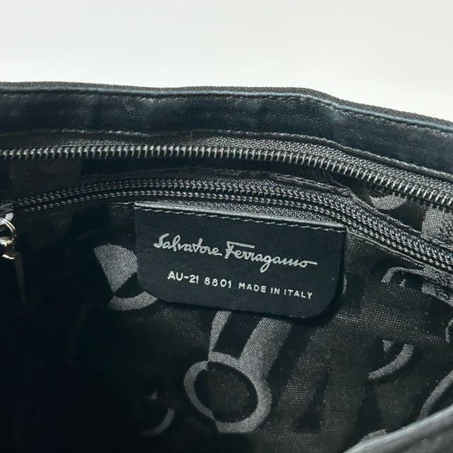 美品 Salvatore Ferragamo フェラガモ ヴァラチェーン ショルダーバッグ AU-21 8801 ナイロン < ブランド 美品 Salvatore Ferragamo フェラガモ ヴァラチェーン ショルダーバッグ AU-21 8801 ナイロン < ブランドの