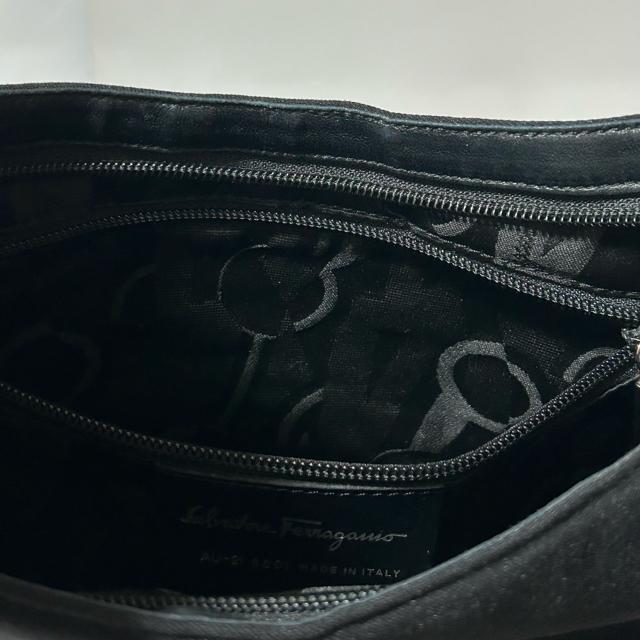 美品 Salvatore Ferragamo フェラガモ ヴァラチェーン ショルダーバッグ AU-21 8801 ナイロン < ブランド 美品 Salvatore Ferragamo フェラガモ ヴァラチェーン ショルダーバッグ AU-21 8801 ナイロン < ブランドの