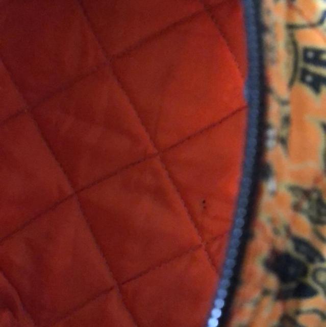 エスニック柄キルティングバッグ オレンジ バティック風 和洋折衷デザイン 肩掛け可能 < 女性ファッション エスニック柄キルティングバッグ オレンジ バティック風 和洋折衷デザイン 肩掛け可能 < 女性ファッションの