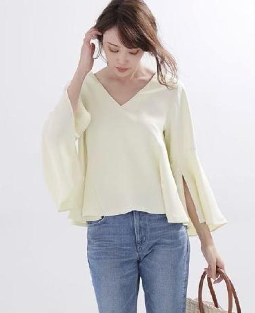 雑誌掲載●定価11,000円●バックネックレス付き フレアスリーブ●黄色イエロー●nano universeナノユニバース < ブランド  雑誌掲載●定価11,000円●バックネックレス付き フレアスリーブ●黄色イエロー●nano universeナノユニバース < ブランドの