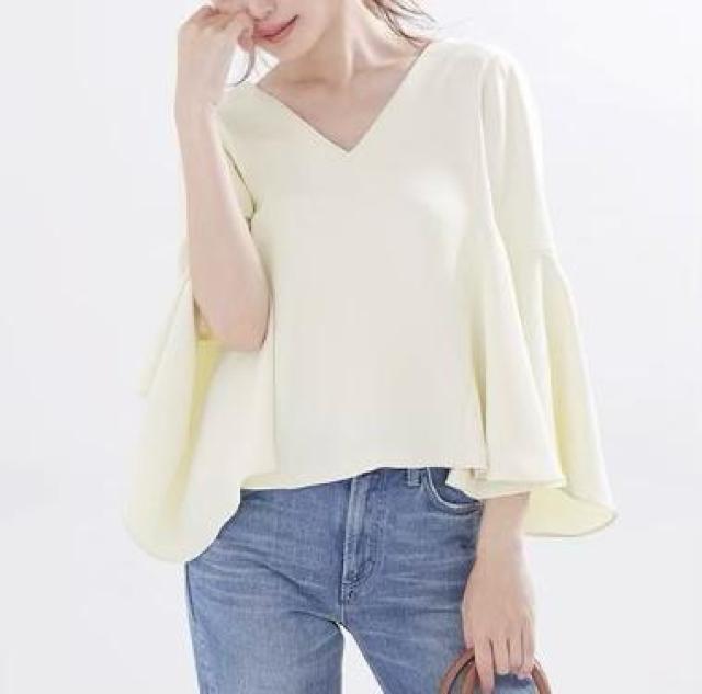 雑誌掲載●定価11,000円●バックネックレス付き フレアスリーブ●黄色イエロー●nano universeナノユニバース < ブランド  雑誌掲載●定価11,000円●バックネックレス付き フレアスリーブ●黄色イエロー●nano universeナノユニバース < ブランドの