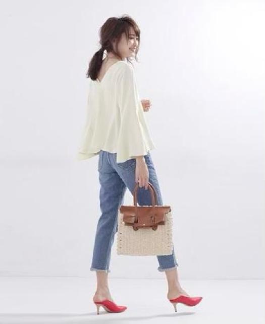 雑誌掲載●定価11,000円●バックネックレス付き フレアスリーブ●黄色イエロー●nano universeナノユニバース < ブランド  雑誌掲載●定価11,000円●バックネックレス付き フレアスリーブ●黄色イエロー●nano universeナノユニバース < ブランドの