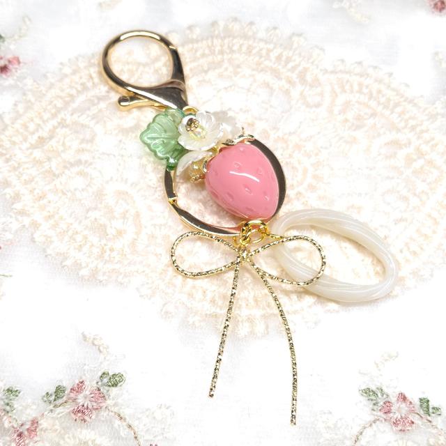 ハンドメイド☆キーホルダー☆ピンク苺☆りぼん < 女性ファッション  ハンドメイド☆キーホルダー☆ピンク苺☆りぼん  < 女性ファッションの