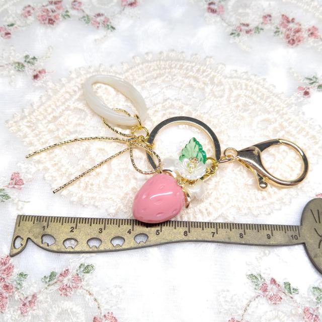 ハンドメイド☆キーホルダー☆ピンク苺☆りぼん < 女性ファッション  ハンドメイド☆キーホルダー☆ピンク苺☆りぼん < 女性ファッションの