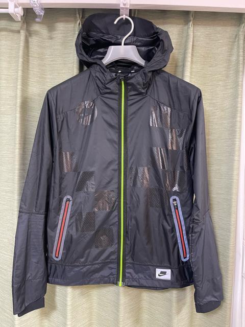ナイキ NIKE ウインドブレーカー ワイルドラン シールド ジャケット ブラック黒 S トレーニングウェア ナイロン アウター < ブランド ナイキ NIKE ウインドブレーカー ワイルドラン シールド ジャケット ブラック黒 S トレーニングウェア ナイロン アウター < ブランドの
