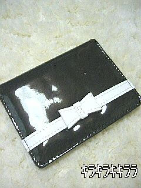 《New》プリンセス★エナメル*リボン付・パスケース<ブラックxホワイト> < 女性ファッション 《New》プリンセス★エナメル*リボン付・パスケース<ブラックxホワイト> < 女性ファッションの