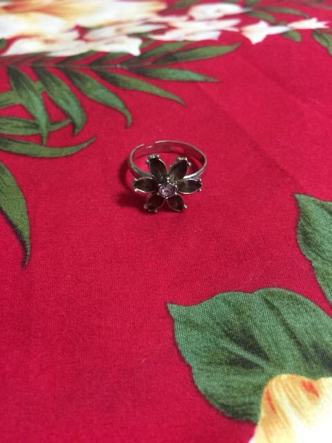 新品未使用☆アンティークお花リング☆フリーサイズ☆ < 女性アクセサリー/時計 新品未使用☆アンティークお花リング☆フリーサイズ☆ < 女性アクセサリー/時計の