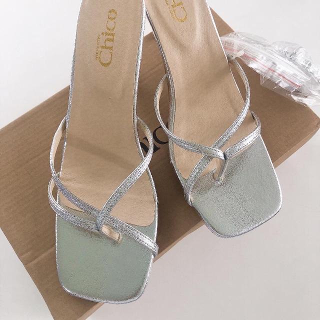 ◆Who's Who Chico/フーズフーチコ◆新品!!2WAYレースアップトングヒールサンダル★シルバーM < ブランド ◆Who's Who Chico/フーズフーチコ◆新品!!2WAYレースアップトングヒールサンダル★シルバーM < ブランドの