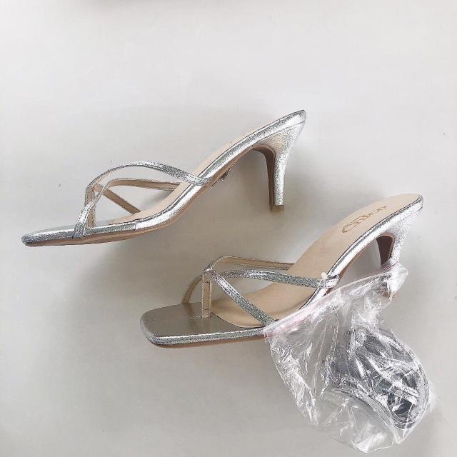 ◆Who's Who Chico/フーズフーチコ◆新品!!2WAYレースアップトングヒールサンダル★シルバーM < ブランド ◆Who's Who Chico/フーズフーチコ◆新品!!2WAYレースアップトングヒールサンダル★シルバーM < ブランドの