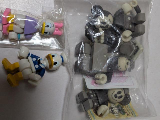 �f�B�Y�j�[�L���[�u���b�N�Z�b�g  �� �z�r�[�� 