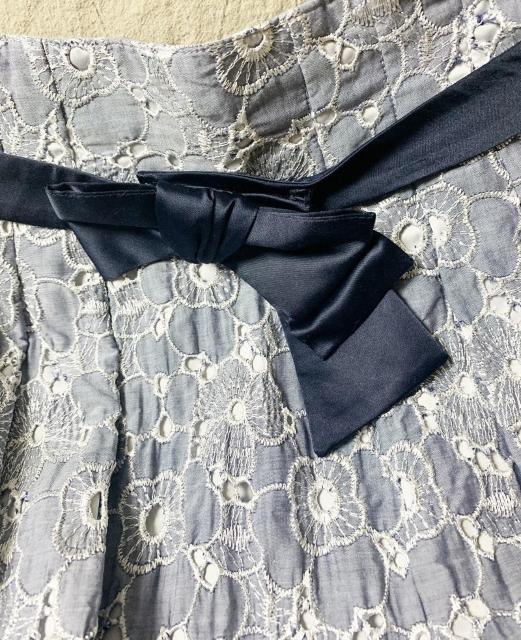 新品 レッセパッセLAISSE PASSE フラワー 花柄 刺繍 スカート サテンリボンベルト 水色 S < ブランド 新品 レッセパッセLAISSE PASSE フラワー 花柄 刺繍 スカート サテンリボンベルト 水色 S < ブランドの