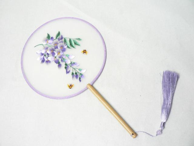 シルク団扇・うちわ・和扇子・両面刺繍・新品・即決! < 女性ファッション シルク団扇・うちわ・和扇子・両面刺繍・新品・即決! < 女性ファッションの