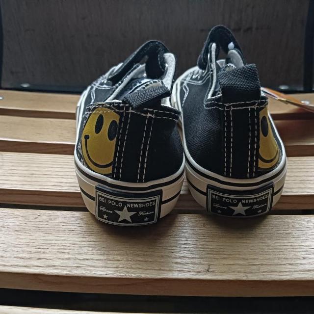 新品 17.5cm スニーカー ブラック 子供靴 キッズ 靴 シューズ ニコニコ < キッズ/ベビー  新品 17.5cm スニーカー ブラック 子供靴 キッズ 靴 シューズ ニコニコ < キッズ/ベビーの