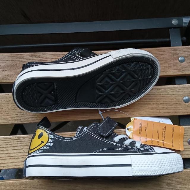 新品 17.5cm スニーカー ブラック 子供靴 キッズ 靴 シューズ ニコニコ < キッズ/ベビー  新品 17.5cm スニーカー ブラック 子供靴 キッズ 靴 シューズ ニコニコ < キッズ/ベビーの