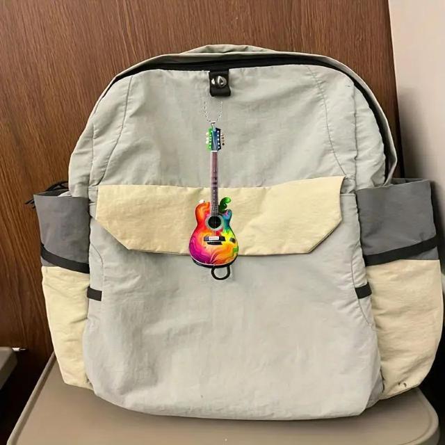 残1点★買わなきゃ損490円★大人気♪2Dカラフルギターペンダント、アクリルアクセサリー美しいキーチェーンバック パックペンダント < 男性アクセサリー/時計  残1点★買わなきゃ損490円★大人気♪2Dカラフルギターペンダント、アクリルアクセサリー美しいキーチェーンバック パックペンダント < 男性アクセサリー/時計の