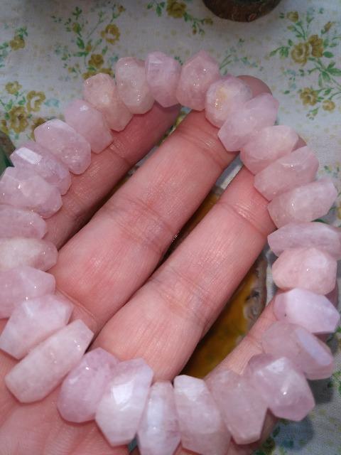 モルガナイト ラフカットタンブルブレスレット < 女性アクセサリー/時計 モルガナイト ラフカットタンブルブレスレット < 女性アクセサリー/時計の