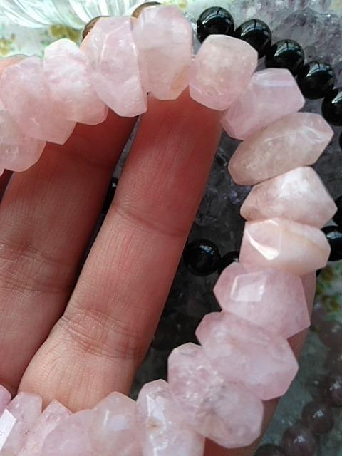 モルガナイト ラフカットタンブルブレスレット < 女性アクセサリー/時計 モルガナイト ラフカットタンブルブレスレット < 女性アクセサリー/時計の